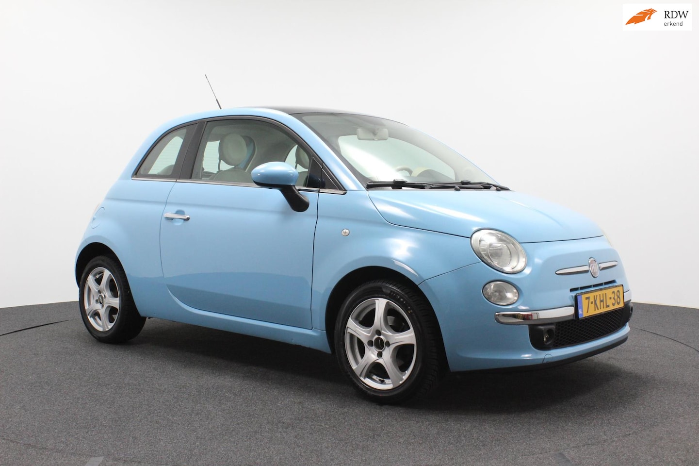 Fiat 500 - 1.2 Bicolore | Airco | Sportvelgen | Goed onderhouden | Panoramadak | Parkeersensoren - AutoWereld.nl