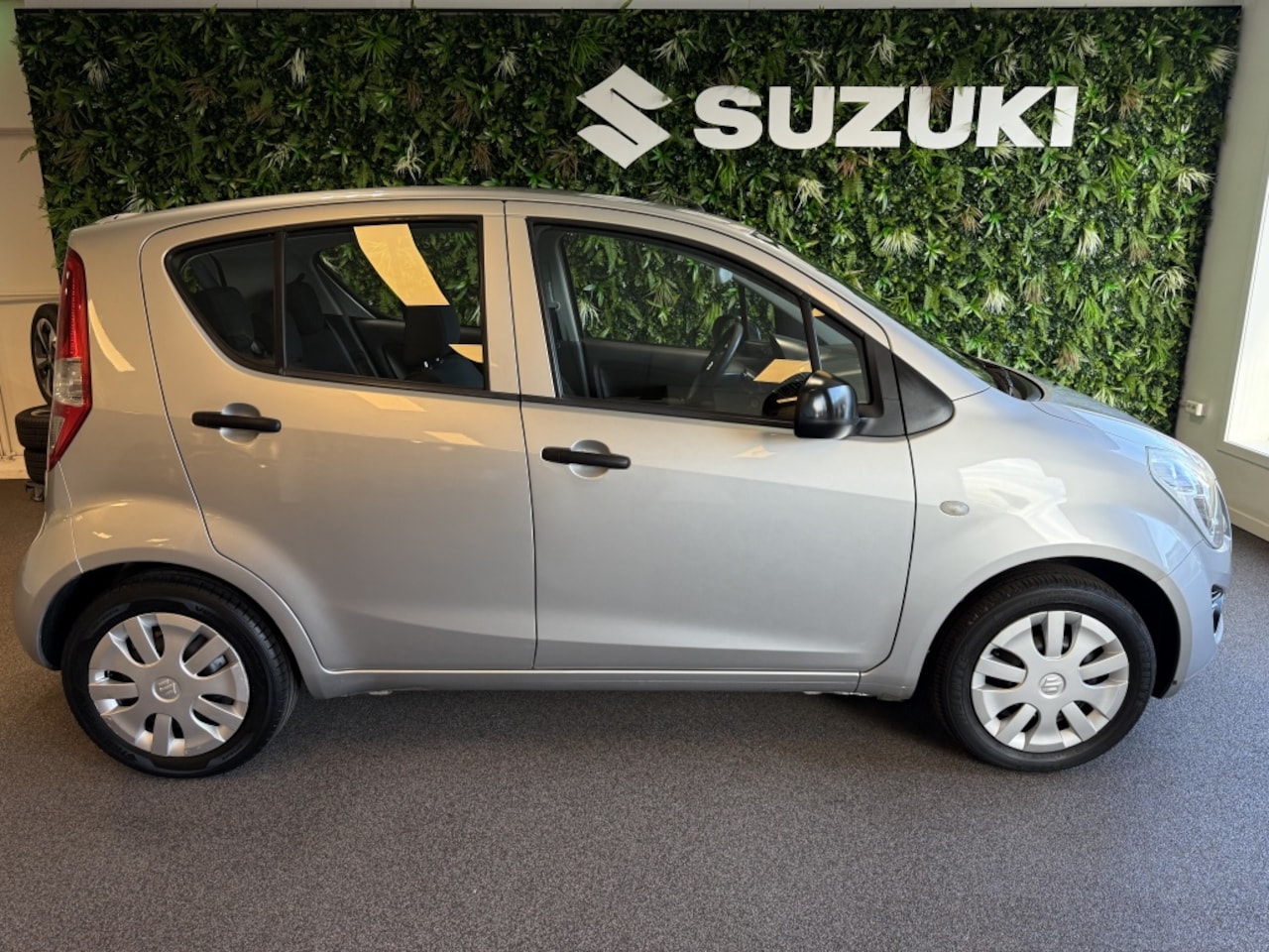 Suzuki Splash - hoge zit en zuinig 1.0 VVT Comfort Airco Parkeersensoren Stoelverwarming - AutoWereld.nl