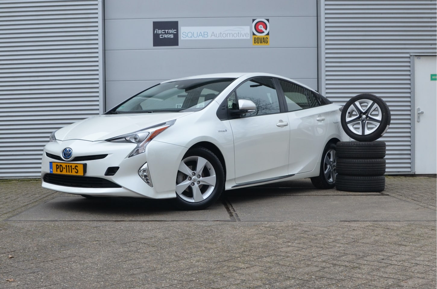 Toyota Prius - 1.8 Dynamic Winter & zomerwielen, Trekhaak - AutoWereld.nl