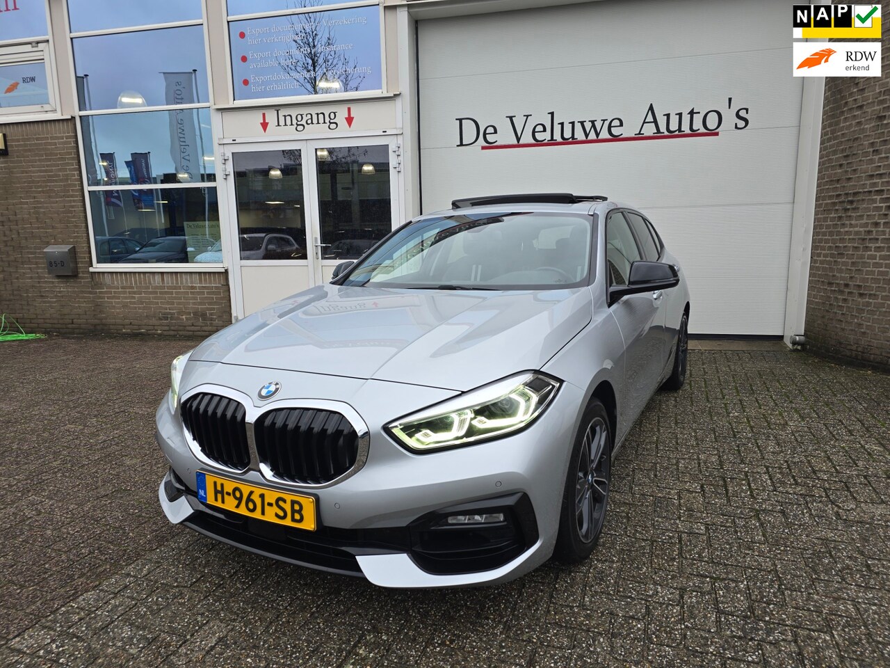 BMW 1-serie - 118i Executive Edition / pano / trekhaak / nap - AutoWereld.nl