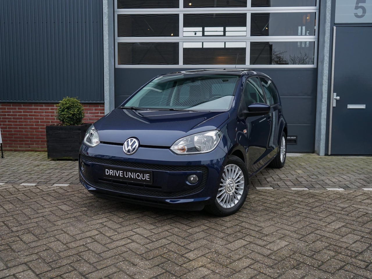 Volkswagen Up! - 1.0 high up! Panorama dak, Stoelverwarming, airco, - AutoWereld.nl