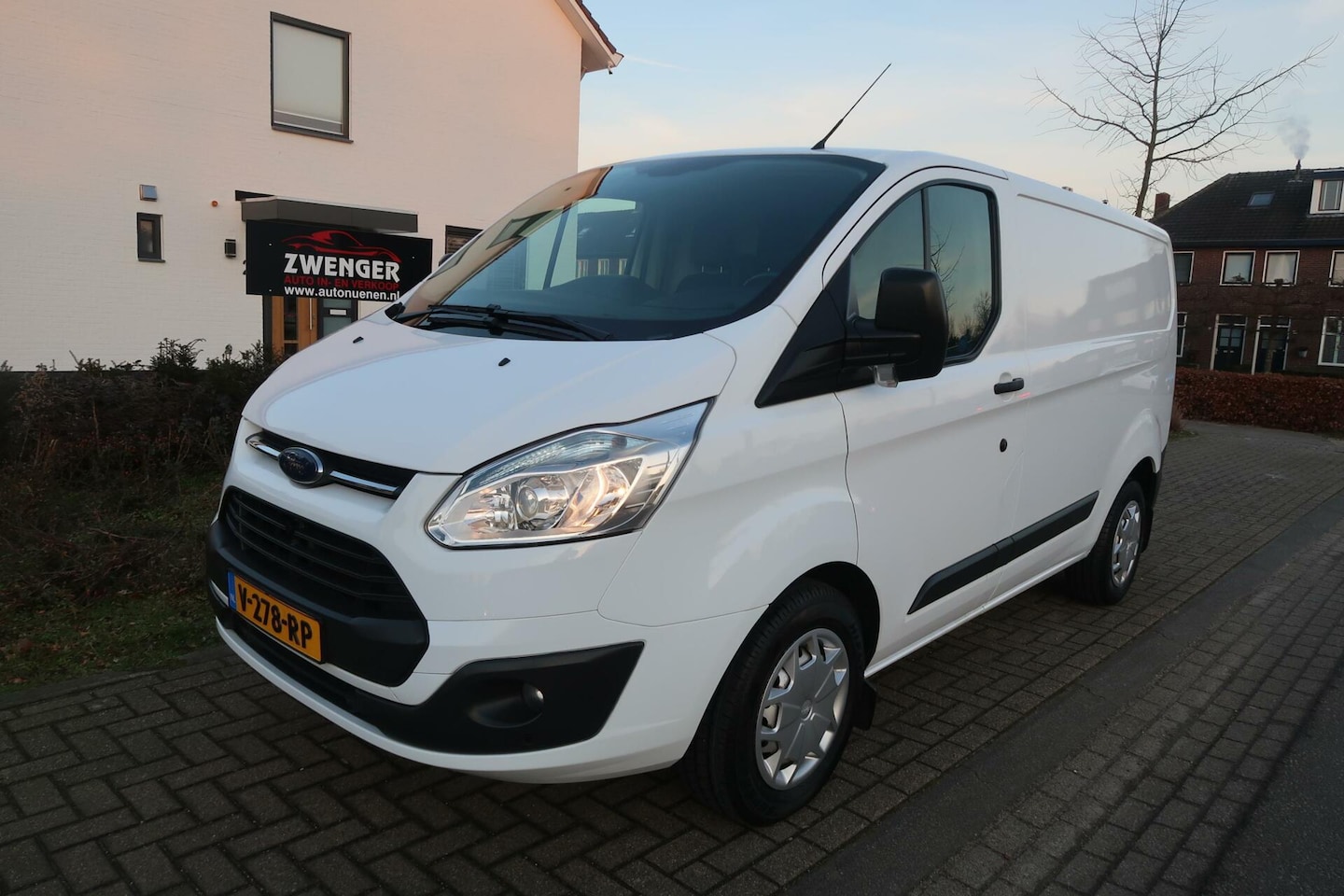 Ford Transit Custom - 2.2 TDCI 125PK NAVIGATIE|STOEL-BANK VERWARMING|TREKHAAK|CRUISECONTROL|PDC|BLUETOOTH|3-ZITS - AutoWereld.nl