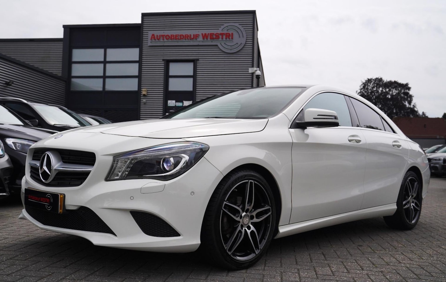 Mercedes-Benz CLA-Klasse - 180 BlueEFF. Ambition AMG Pakket | Xenon verlichting | Sportvelgen | Airco Sportstoelen | - AutoWereld.nl