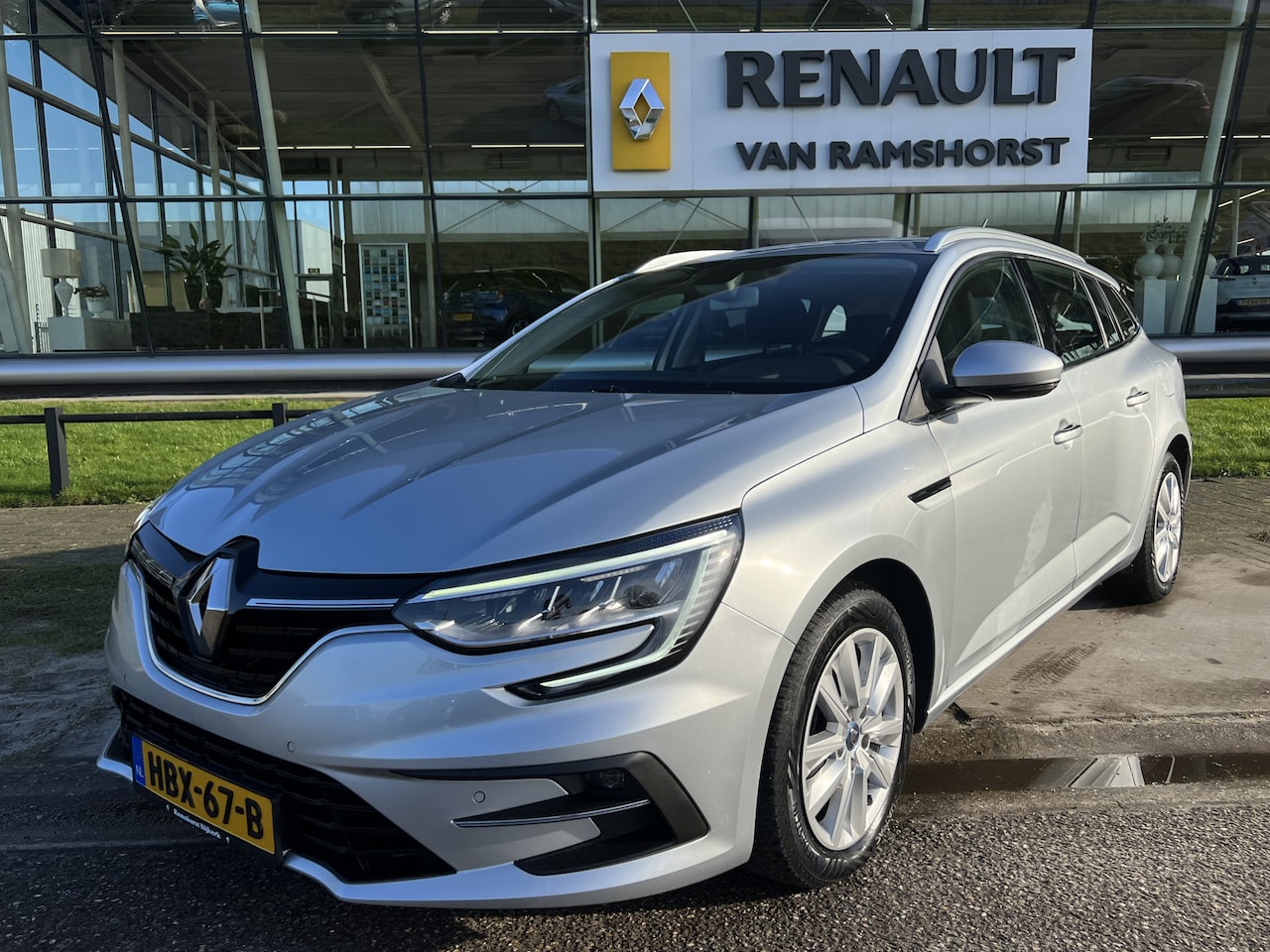 Renault Mégane E-Tech - Estate 1.6 Limited Plug-In Hybrid 160 Automaat / Keyless / Camera / Applecarplay - Android - AutoWereld.nl