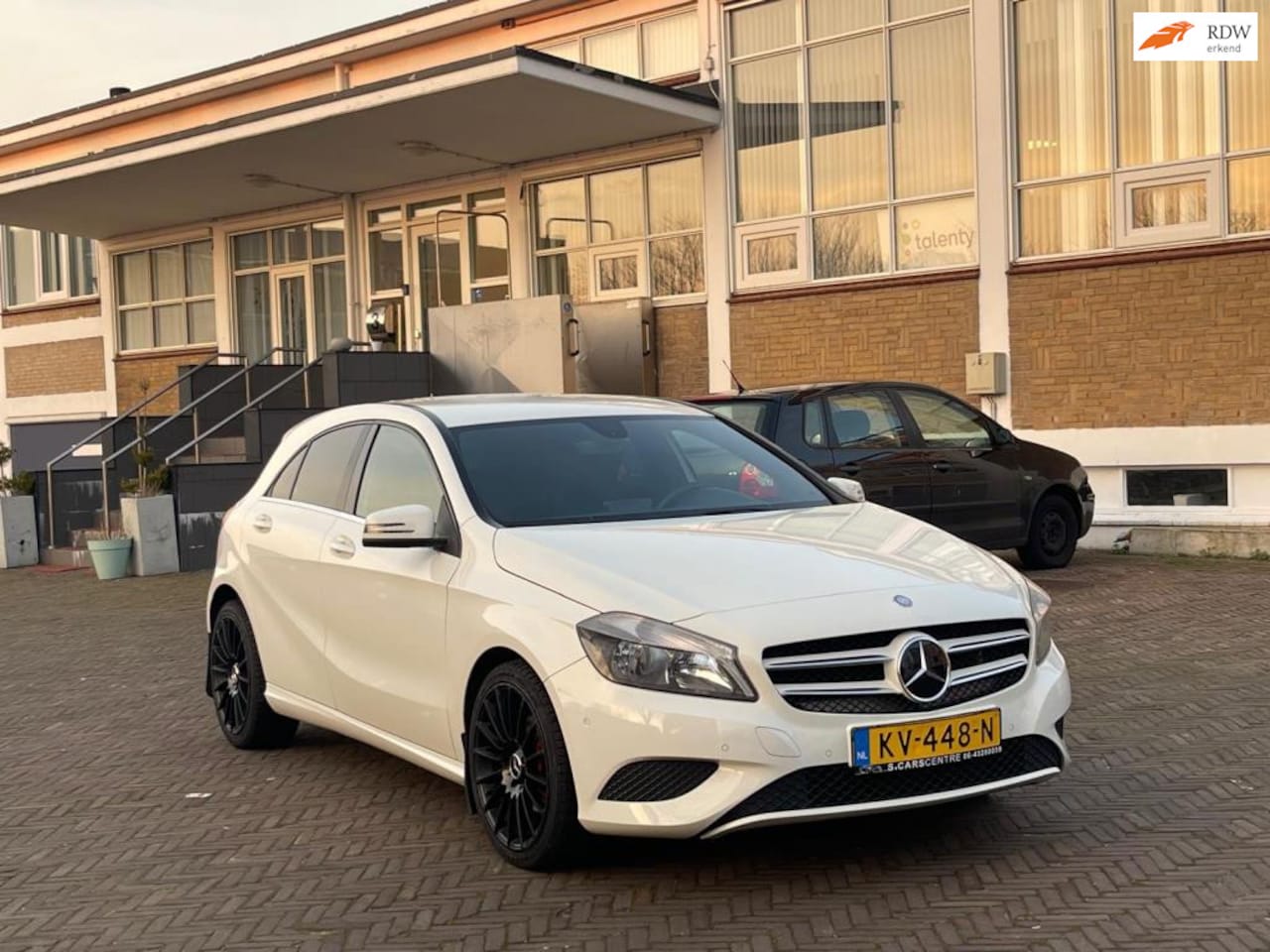 Mercedes-Benz A-klasse - 180 Ambition Automaat/Cruise/Navi/Bt - AutoWereld.nl