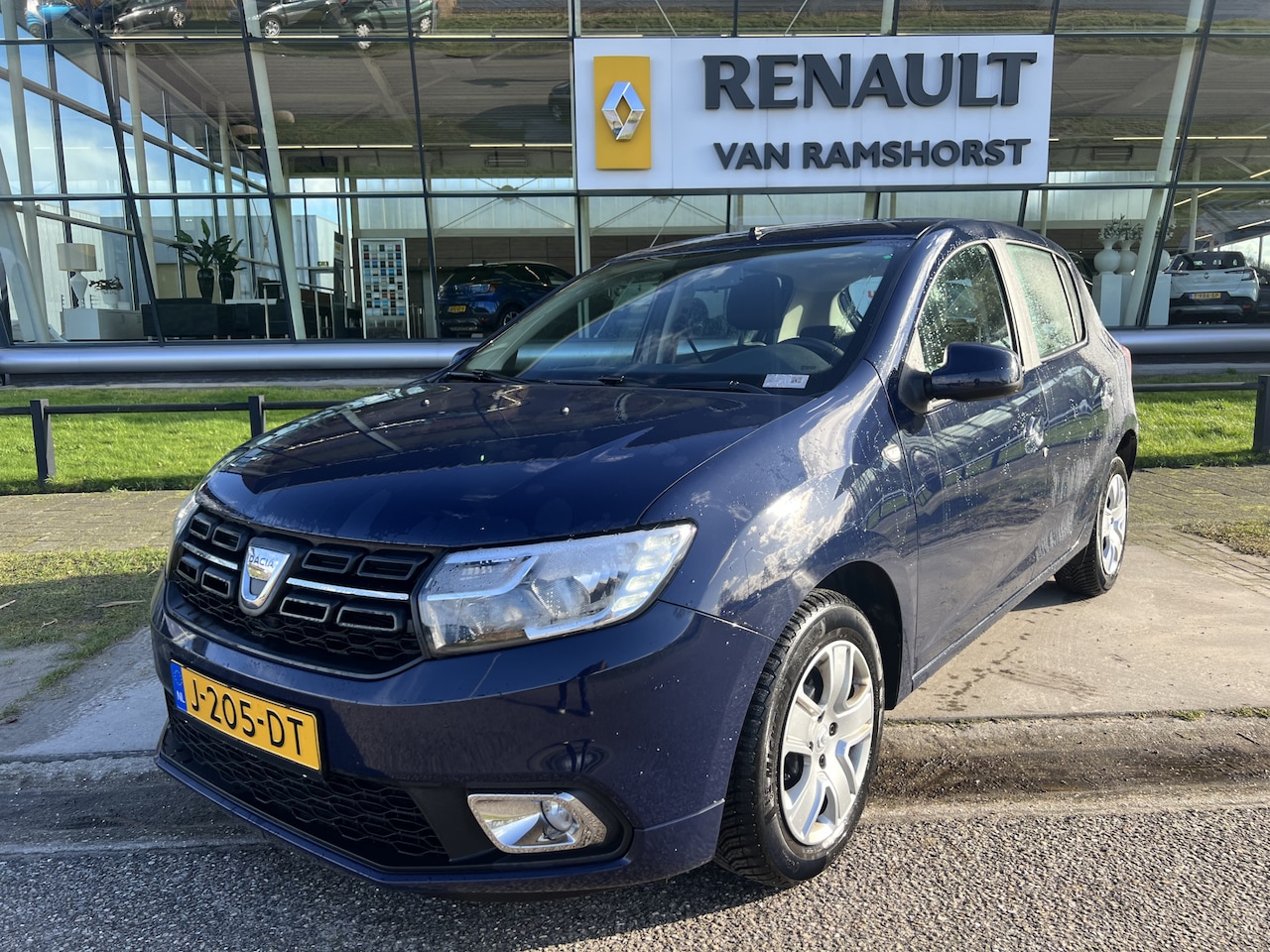 Dacia Sandero - 1.0 TCe Bi-Fuel Comfort / Dealer onderhouden / Elek. Spiegels / Armsteun / Airco / Cruise - AutoWereld.nl