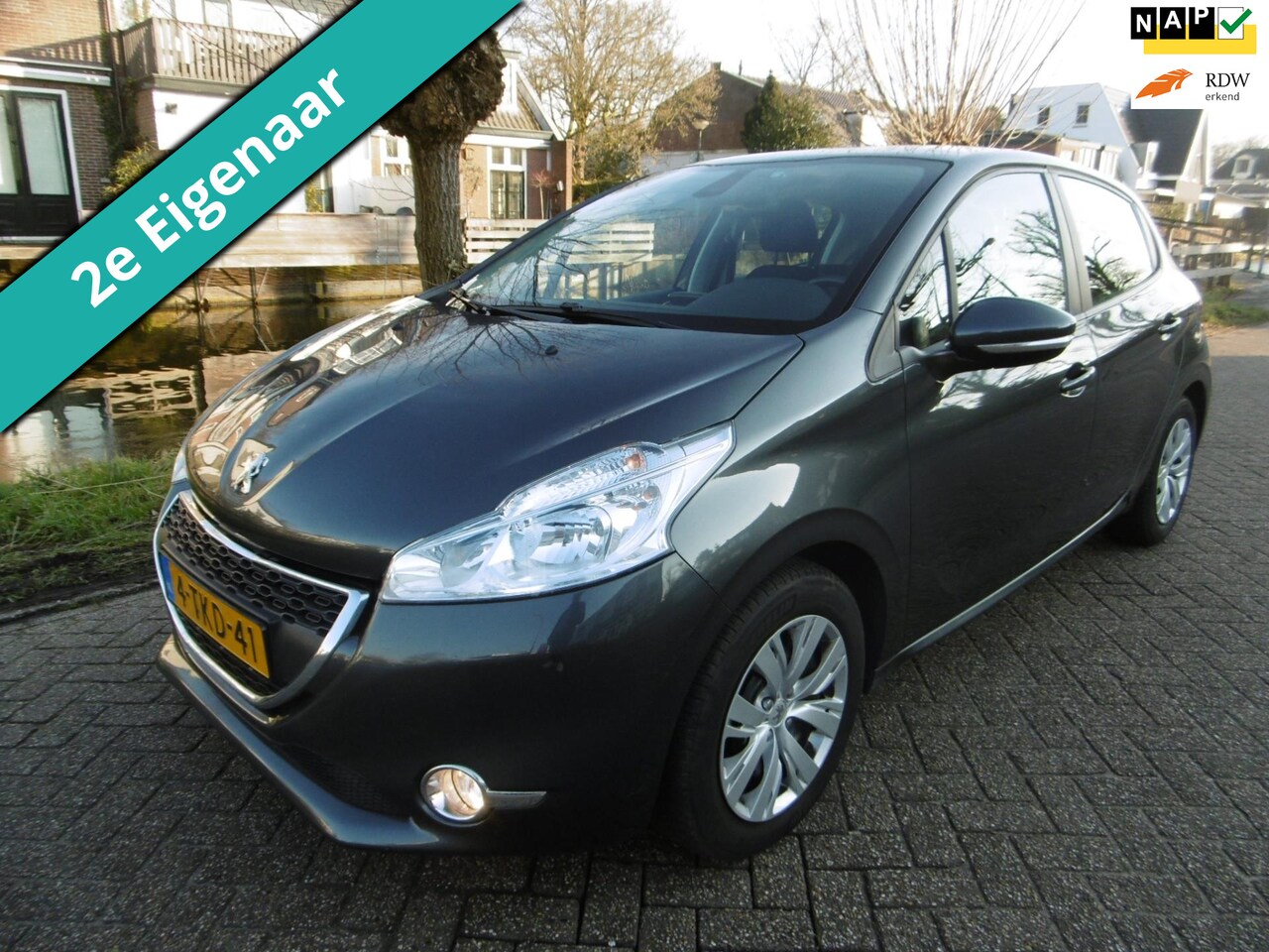 Peugeot 208 - 1.2 VTi 5-deurs Clima Cruise Navi Trekhaak 1150kg 2e eig. 117.000km - AutoWereld.nl