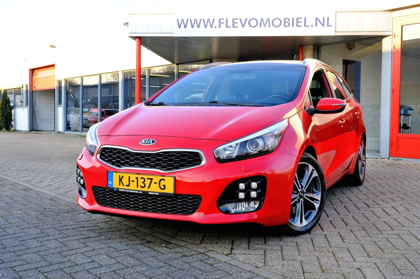 Kia Cee'd - Ceed 1.0 T-GDi 120pk GT-Line Pano|Xenon|Clima|Cam|LMV - AutoWereld.nl