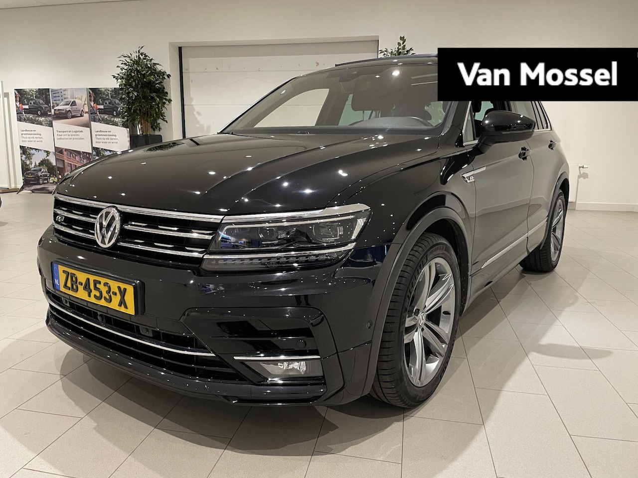 Volkswagen Tiguan - 1.5 TSI ACT Highline Business R 150 PK DSG | Automaat | Panoramadak | Zwenkbare Trekhaak | - AutoWereld.nl