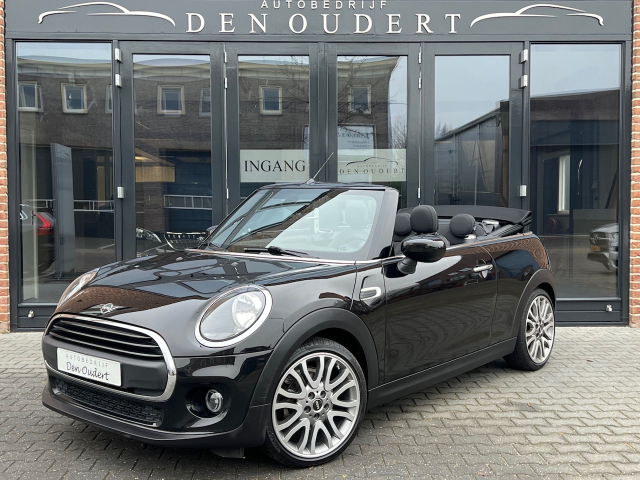 MINI Cabrio - Mini 1.5 One Apple Carplay / 18INCH / Stoelverwarming 2020 - AutoWereld.nl