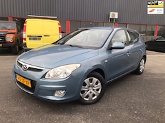 Hyundai i30 - 1.4i Dynamic / nap / airco /