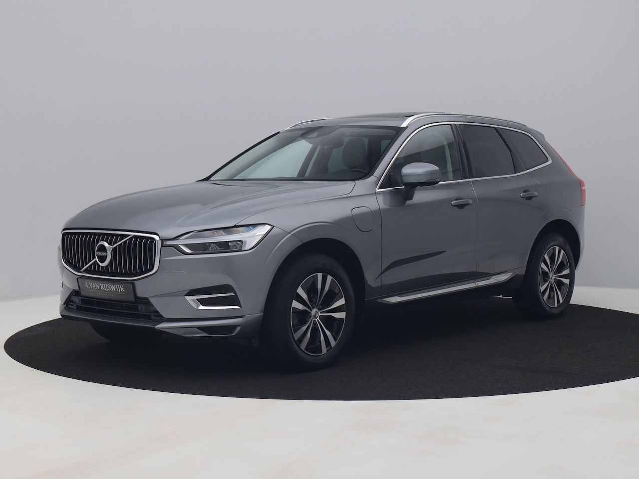 Volvo XC60 - 2.0 Recharge T6 AWD Business Pro | PANO | CAMERA | KEYLESS | TREKHAAK - AutoWereld.nl