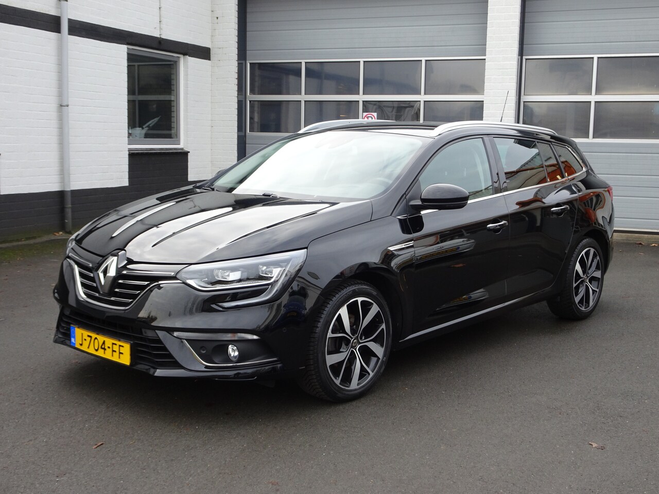 Renault Mégane Estate - 1.3 TCe Bose Automatische airco, navigatie, cruise controle, parkeersensoren voor en achte - AutoWereld.nl