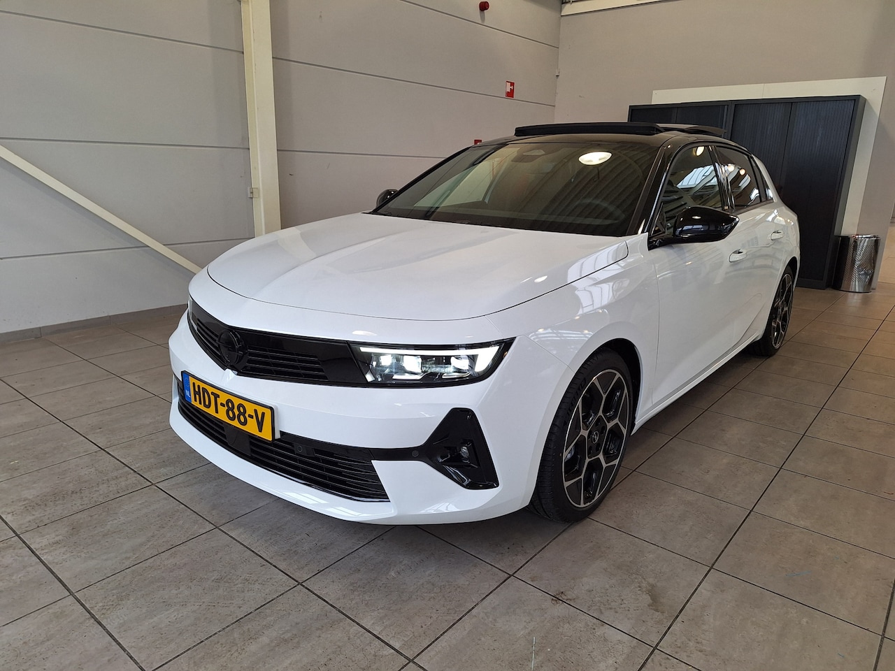 Opel Astra - 1.2 Turbo Hybrid Ultimate 36pk e-DSC Pano | "18 LM | Adaptieve Cruise | Alcantara + geheug - AutoWereld.nl