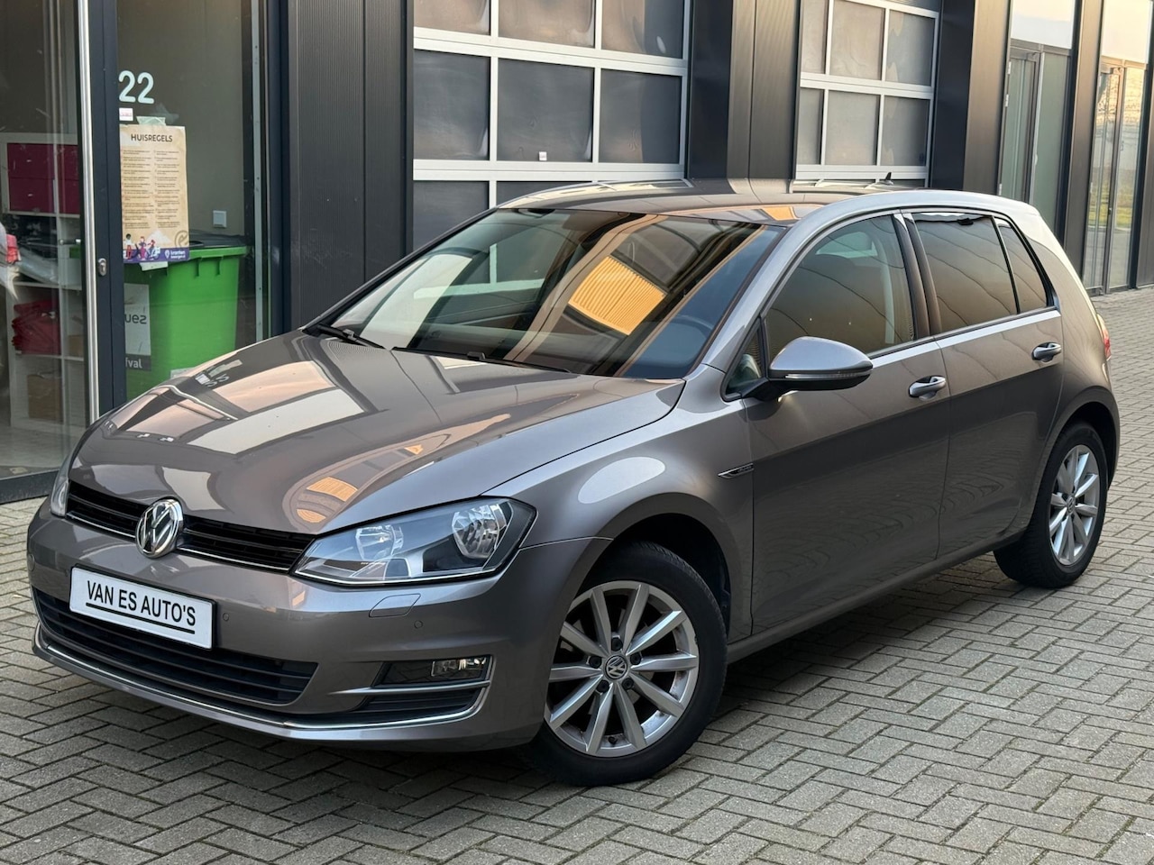 Volkswagen Golf - 1.2 TSI Lounge AIRCO|NAVI|CAMERA|PDC - AutoWereld.nl