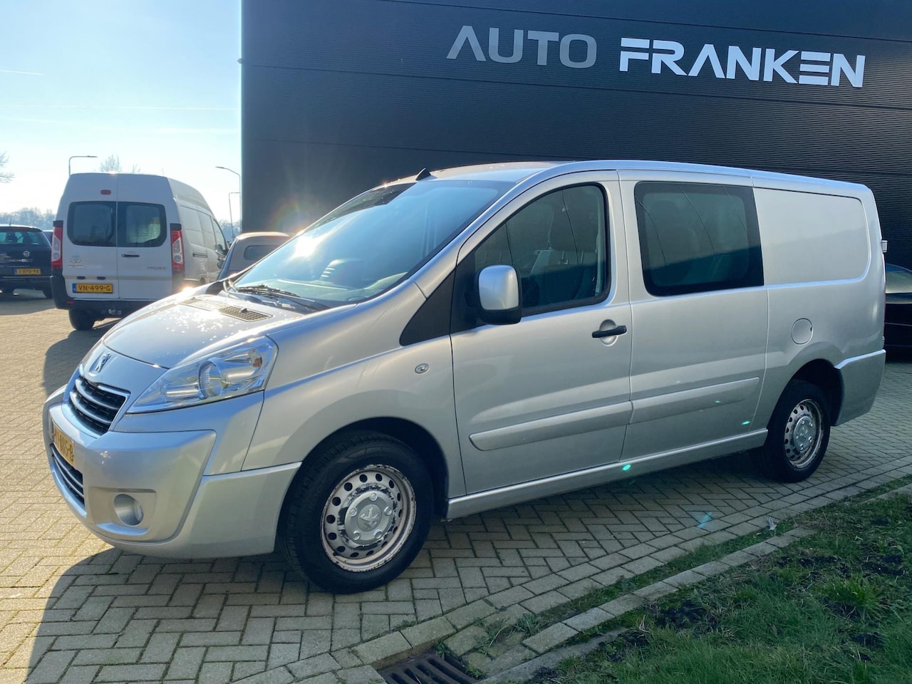 Peugeot Expert - 2.0 HDI 128PK Dubbel Cabine Lengte 2 - AutoWereld.nl