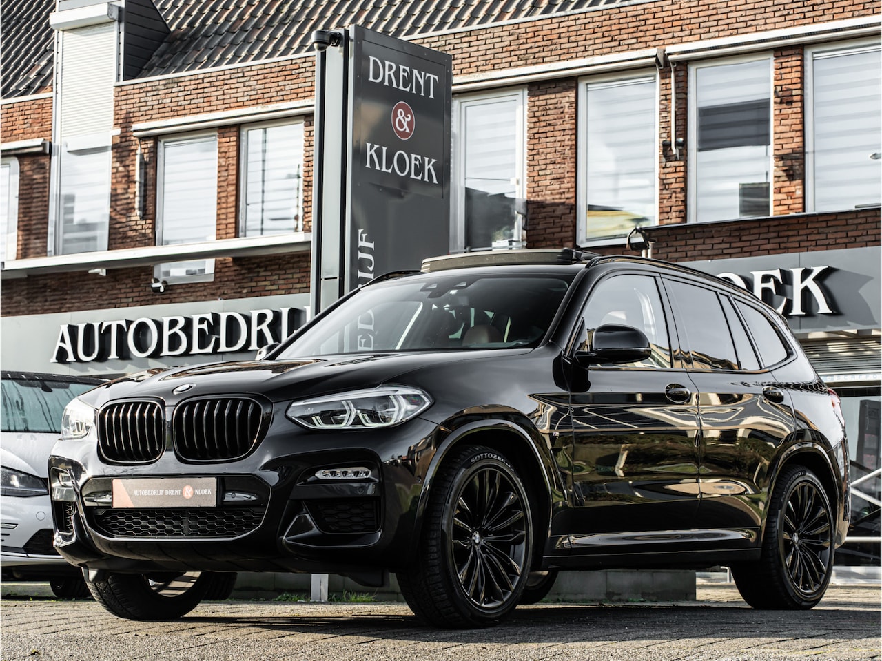 BMW X3 - xDrive20i High Exe M-Sport ORG NL PANO 20 INCH CAMERA SHADOW LINE - AutoWereld.nl