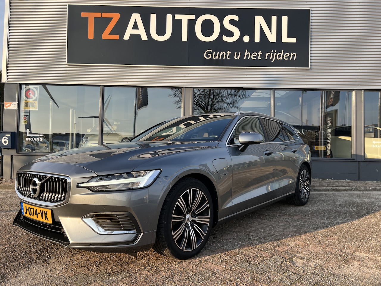 Volvo V60 - 2.0 T6 Recharge AWD Business Pro 2.0 T6 Recharge AWD Business Pro - AutoWereld.nl