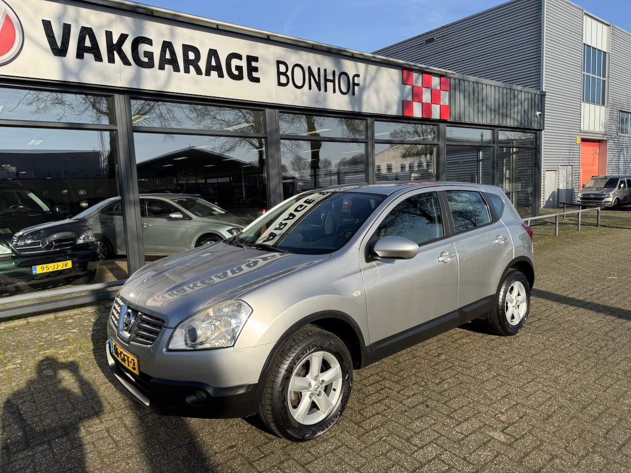 Nissan Qashqai - 2.0 Acenta AUTOMAAT-CRUISE-CLIMA-TREKHAAK - AutoWereld.nl