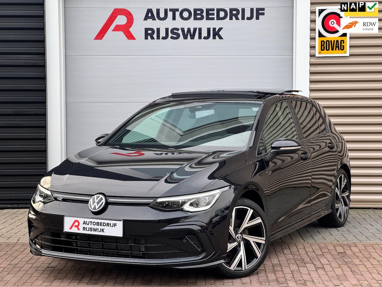 Volkswagen Golf - 1.5 eTSI R-Line Pano/IQ.Light/Camera/BTW! - AutoWereld.nl