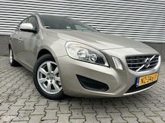 Volvo V60 - 1.6 D2 Kinetic AUTOMAAT, Navi, PDC, Keurige auto