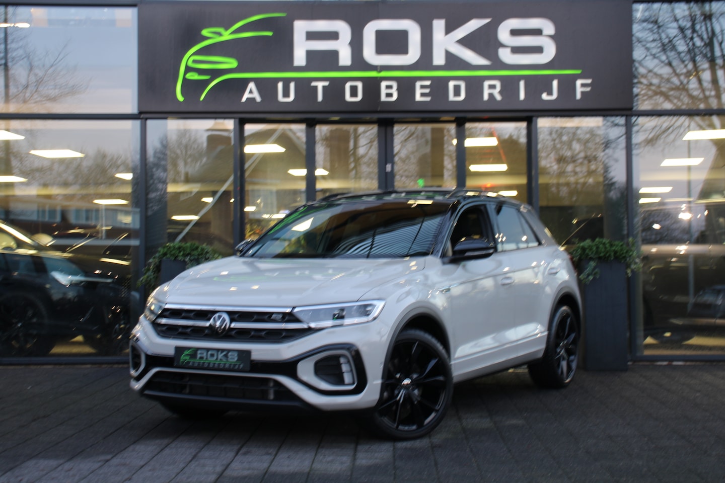 Volkswagen T-Roc - 1.5 TSI R-Line Navi/Camera/Virtual/Keyless/Beats/IQ/Sfeerverlichting//Panoramadak/19Inch - AutoWereld.nl