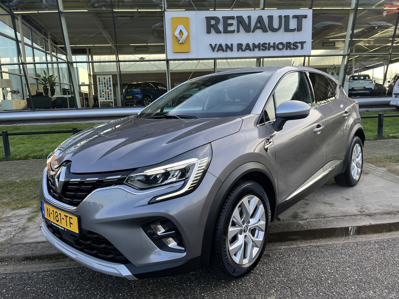 Renault Captur - 1.3 TCe 140 PK Intens / Dealer onderhouden / Cruise / Camera / Cruise / Applecarplay - And - AutoWereld.nl