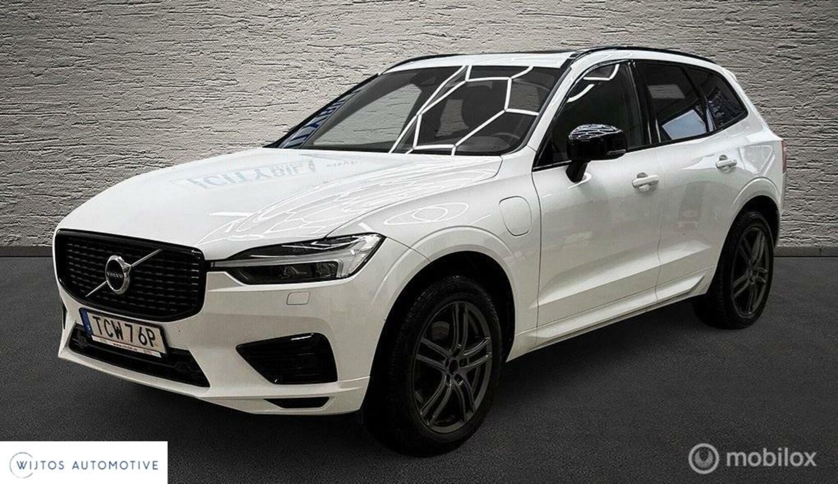 Volvo XC60 - 2.0 Recharge T6 AWD R-Design 2.0 Recharge T6 AWD R-Design, pano, HK, trekhaak - AutoWereld.nl