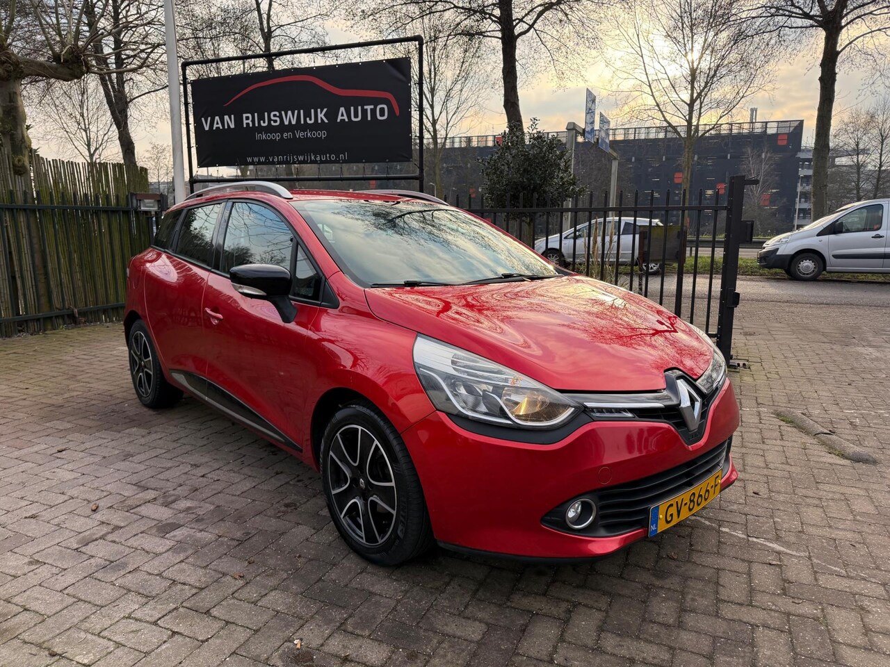 Renault Clio Estate - 1.5 dCi ECO Expression Airco Nav Dealer Ond Cruise-con - AutoWereld.nl