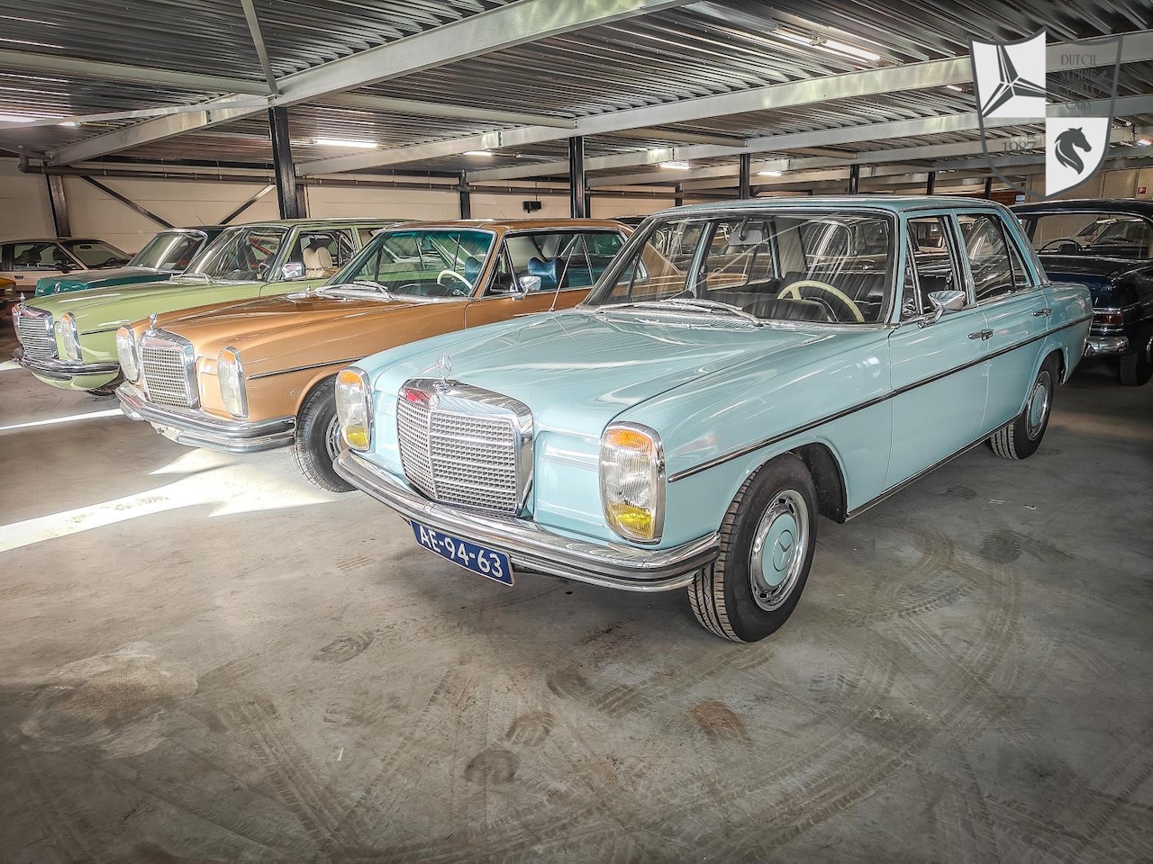 Mercedes-Benz 200-280 (W115) - 230 230 - AutoWereld.nl