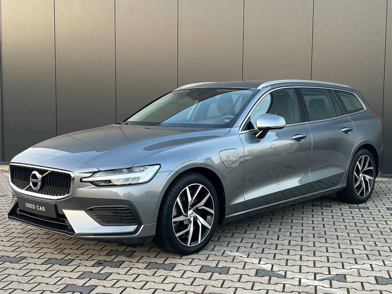 Volvo V60 - T6 Twin Engine AWD Pro | Adaptive Cruise | Verwarmbare Stoelen | LED Koplampen | BLIS | - AutoWereld.nl