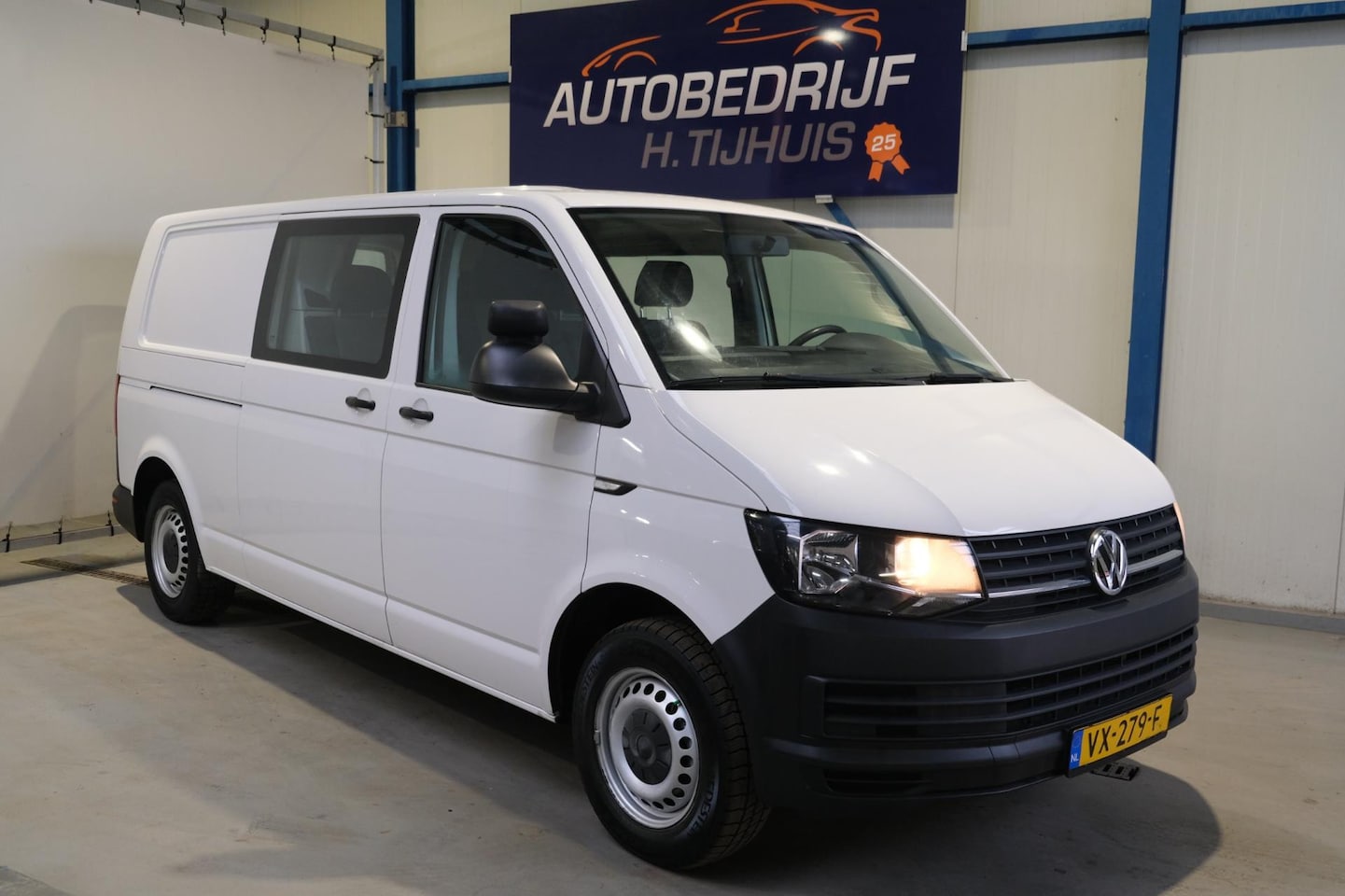 Volkswagen Transporter - 2.0 TDI L2H1 140 PK Comfortline - Airco, Cruise, Navi, Trekhaak. - AutoWereld.nl