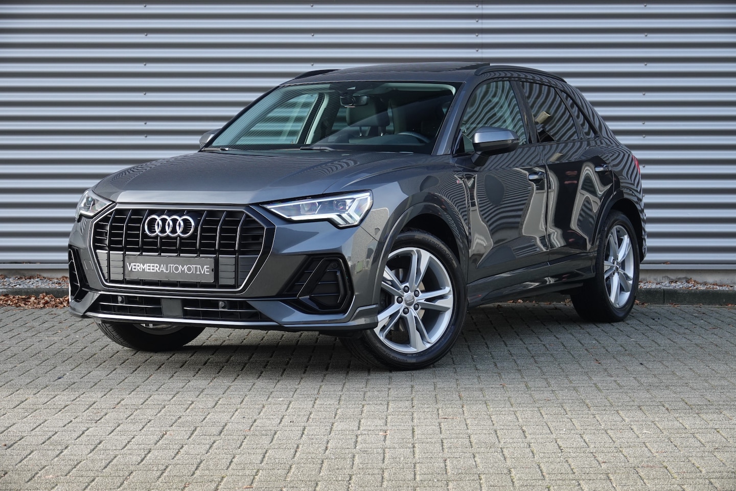 Audi Q3 - 35 TFSI edition one | Pano | Trekhaak |Camera | Stoelverwarming | Navi | DAB | - AutoWereld.nl