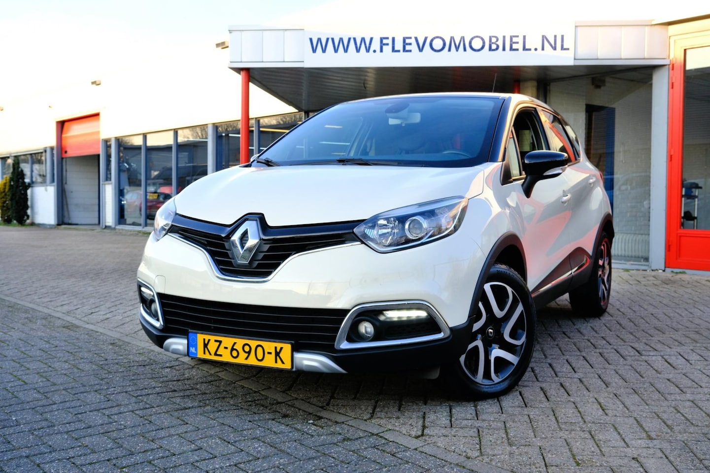 Renault Captur - 1.2 TCe Xmod Aut. Leder|1e Eig|Navi|Clima|LMV - AutoWereld.nl