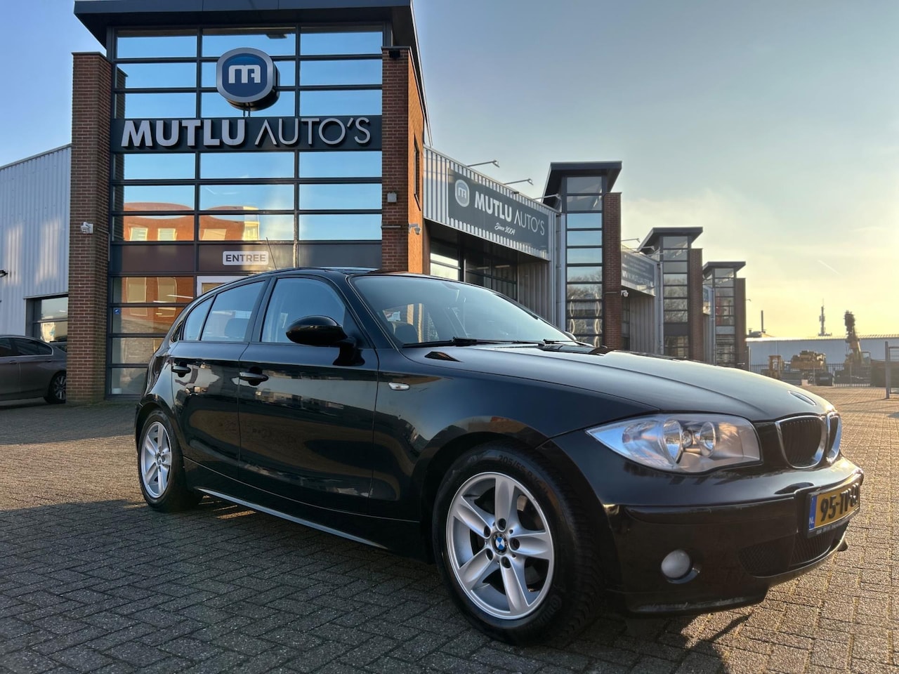 BMW 1-serie - 116i Business Line 5Drs Airco NAP APK - AutoWereld.nl