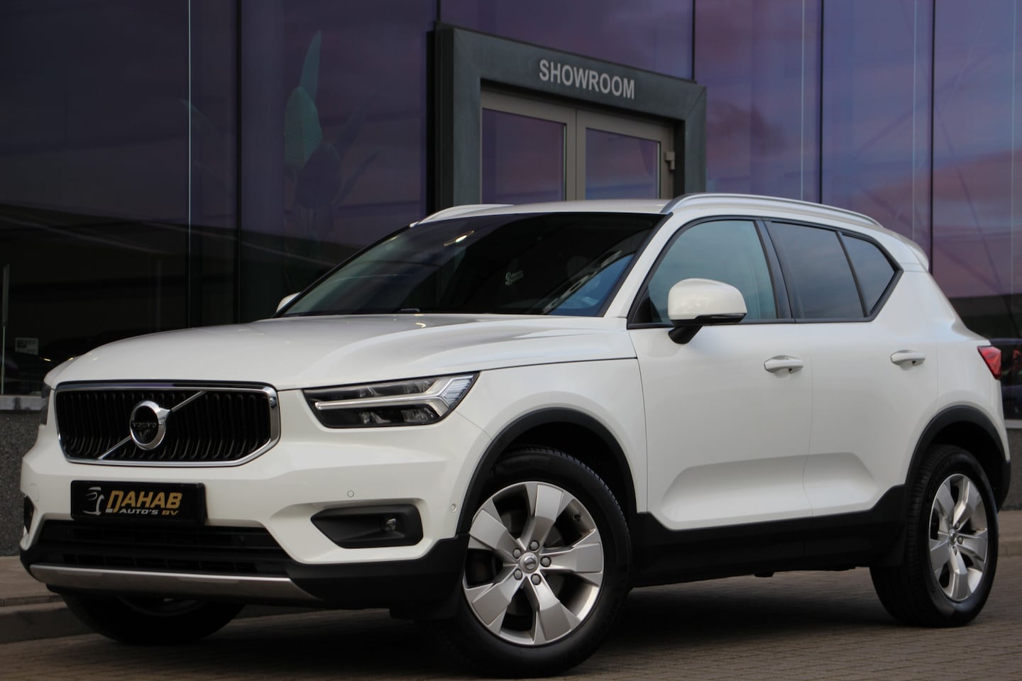 Volvo XC40 - 2.0 T4 AWD Scandinavian Line | H/K | 360 Camera | Leder | - AutoWereld.nl