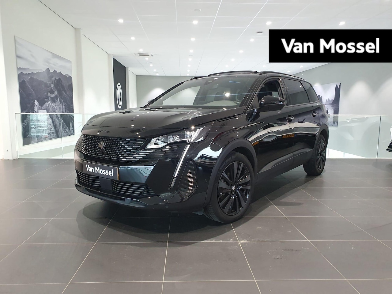 Peugeot 5008 - 1.2 Hybrid GT | Black Pack | Panoramisch schuif/kanteldak | Navigatie | Zeer compleet! - AutoWereld.nl