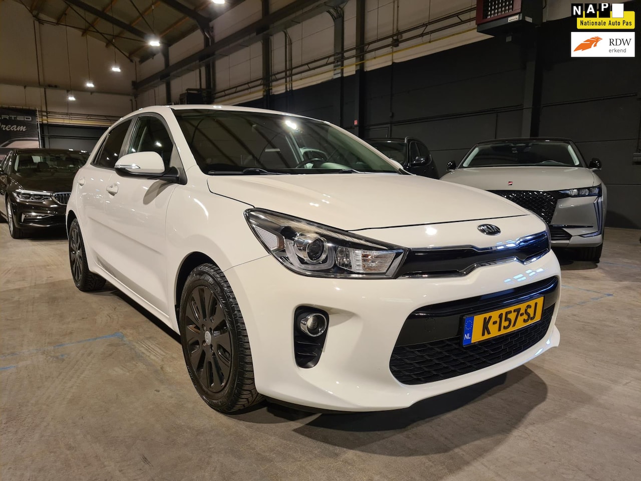 Kia Rio - 1.2 CVVT ComfortPlusLine Navigator - Navigatie - Camera - Climate - Cruise - AutoWereld.nl