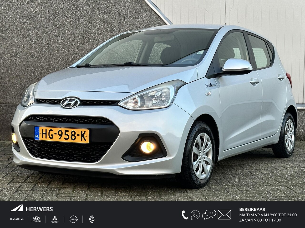 Hyundai i10 - 1.0i i-Motion Comfort / navigatie / cruise control / climate control / - AutoWereld.nl