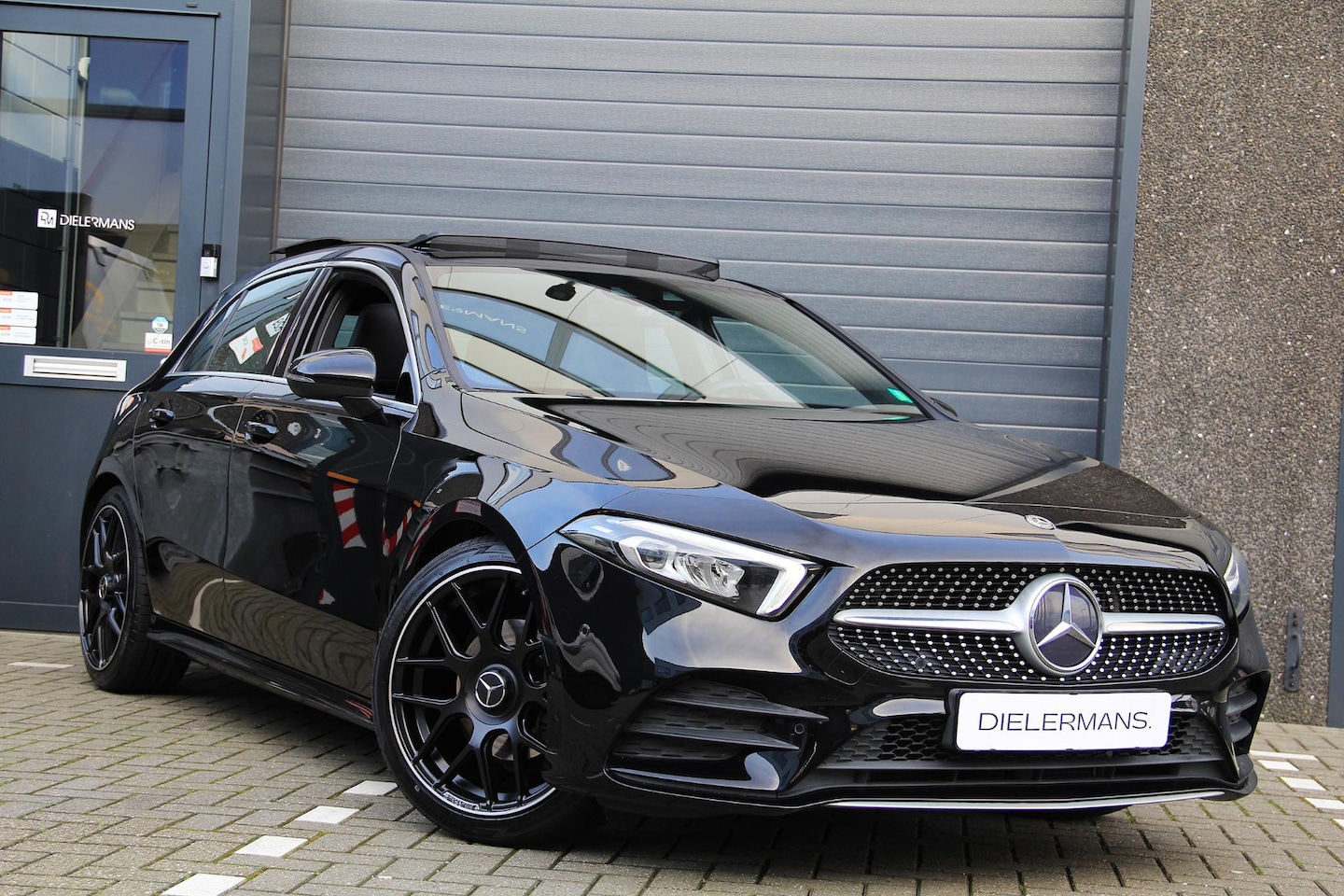 Mercedes-Benz A-klasse - 180 Business Solution AMG Upgrade Panorama dak | Sfeerverlichting | Groot display! | Full - AutoWereld.nl