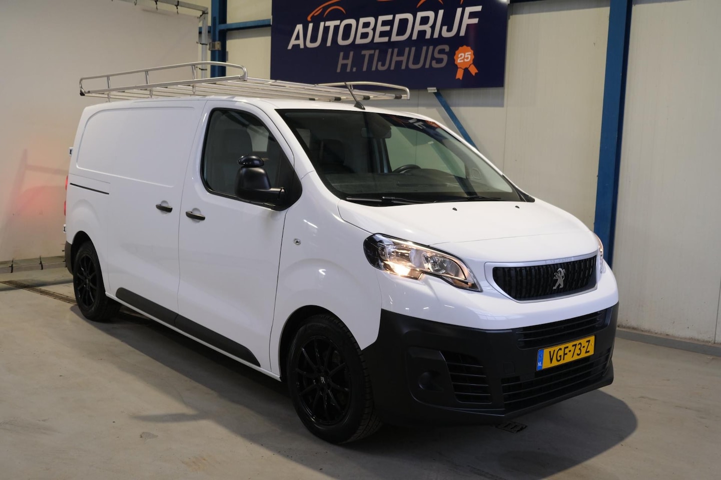 Peugeot Expert - 1.5 BlueHDI 100 Standard Premium - N.A.P. Airco, Cruise, PDC, Trekhaak. - AutoWereld.nl