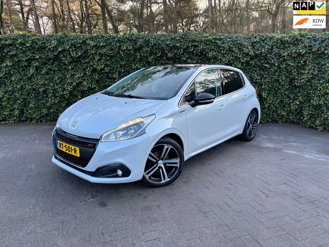 Peugeot 208 - 1.2 GT-line | Half Leer | JBL | Pano | Org NL | Cruise Control | Navi | Full Options - AutoWereld.nl