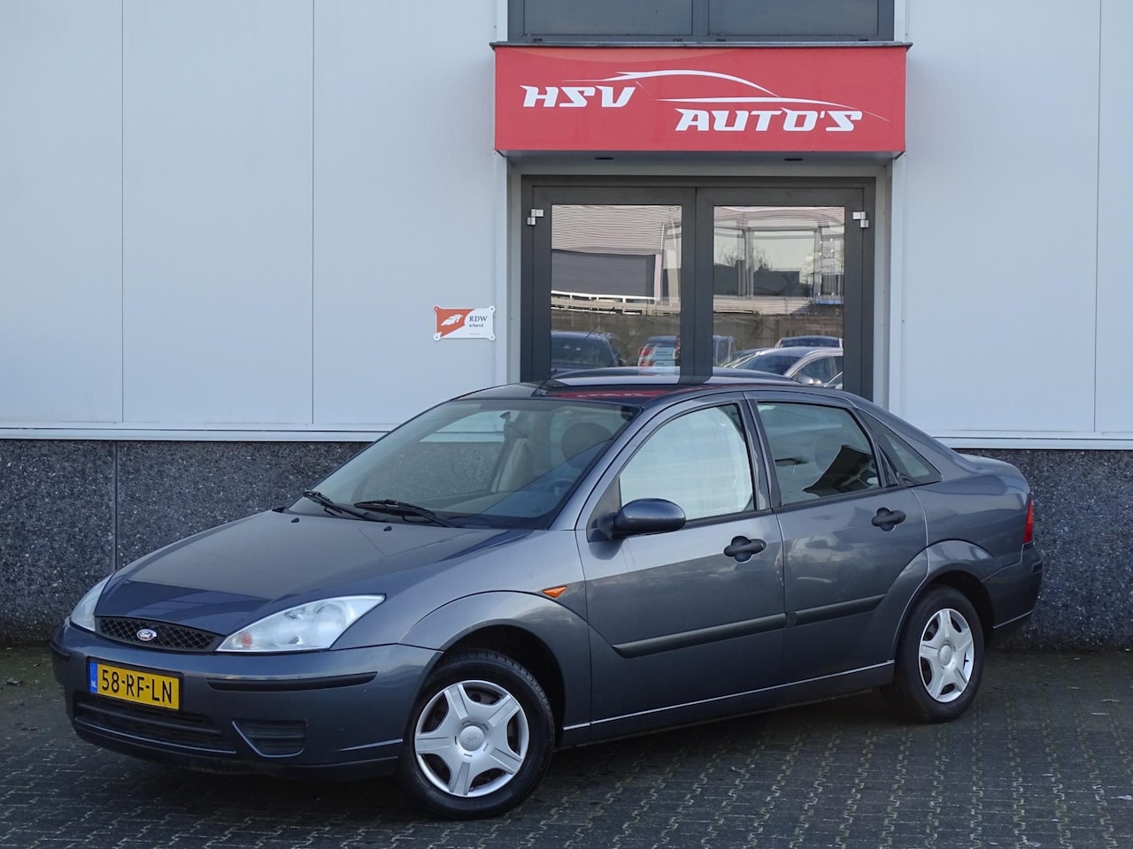 Ford Focus - 1.6-16V Ambiente airco 4-deurs - AutoWereld.nl