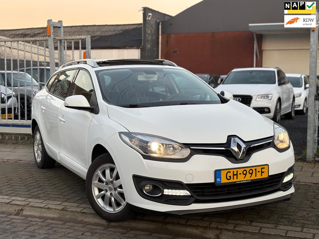 Renault Mégane Estate - 1.2 TCe Dynamique | Panoramadak | Trekhaak | Led | - AutoWereld.nl