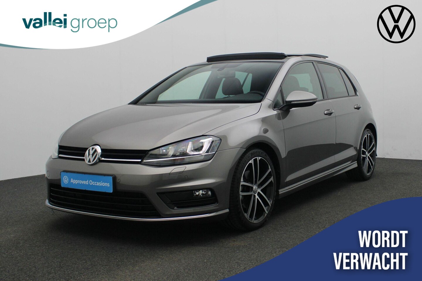 Volkswagen Golf - 1.4 TSI 122PK DSG R-Line | Panoramadak | Navigatie | Sportonderstel | Parkeersensoren voor - AutoWereld.nl