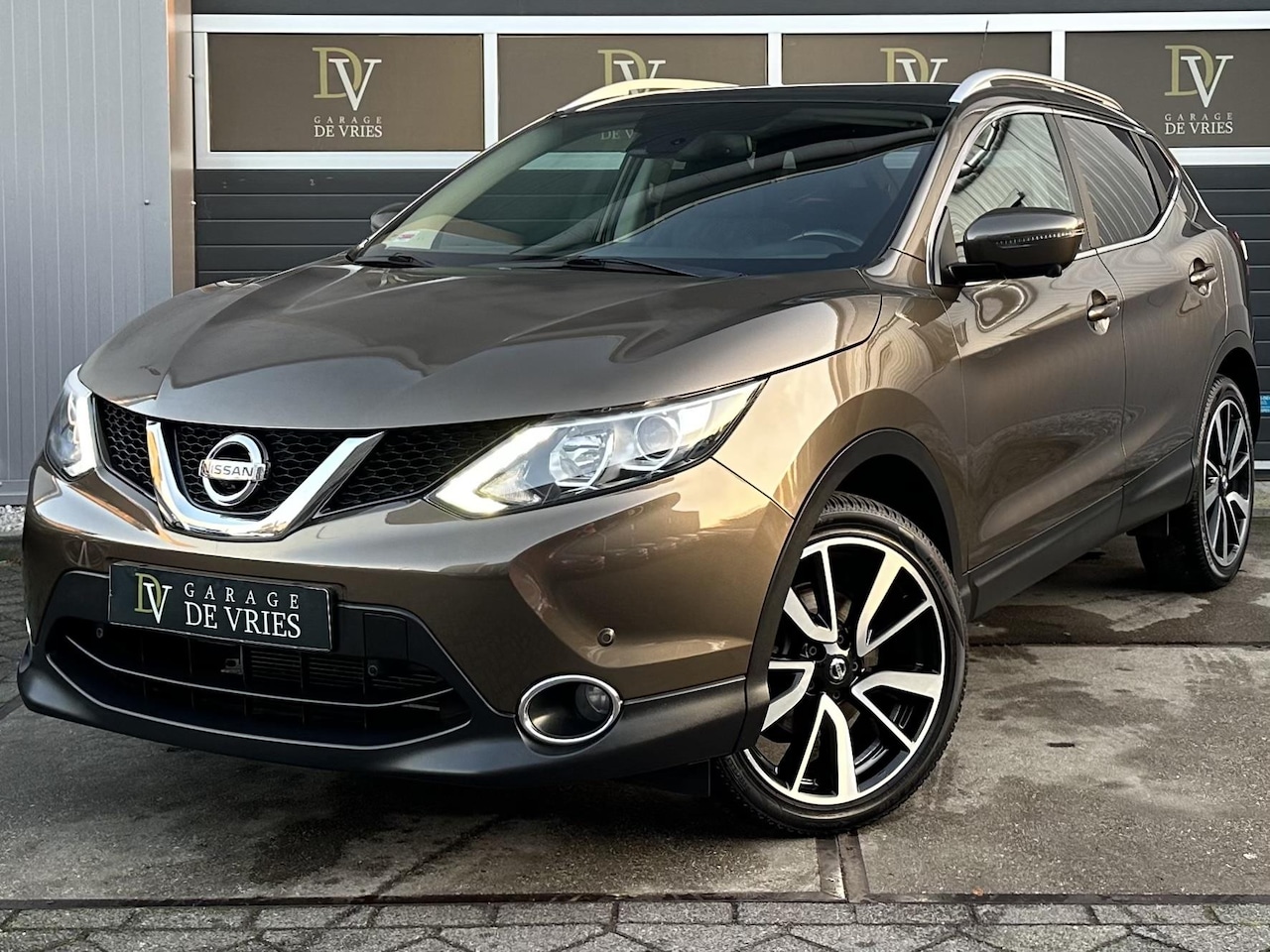 Nissan Qashqai - 1.2 Tekna Panoramadak Trekhaak 360 Camera Garantie - AutoWereld.nl