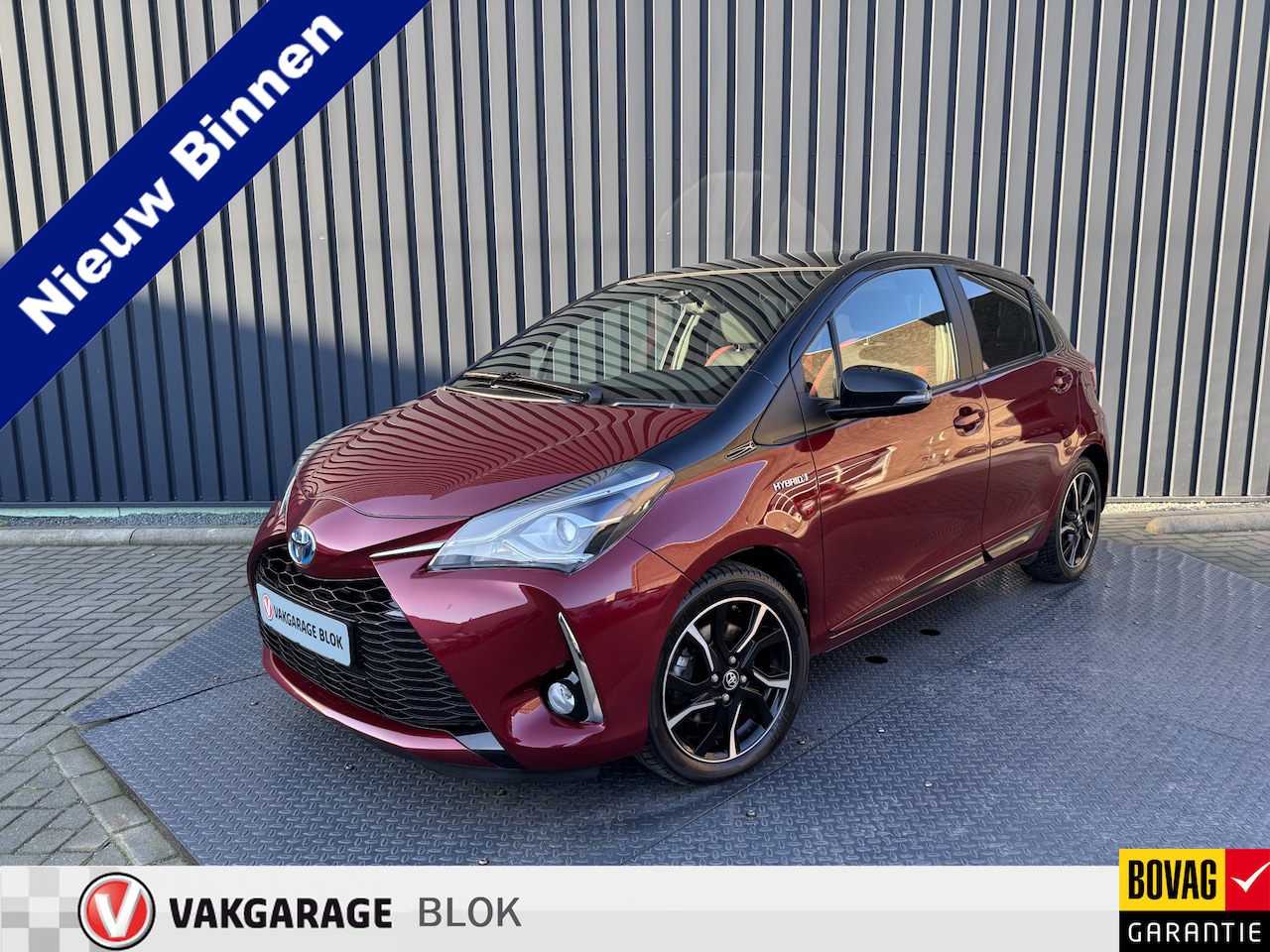 Toyota Yaris - 1.5 Hybrid Bi-Tone Plus | Pano dak | Emotional Red | Rijklaar!!! - AutoWereld.nl