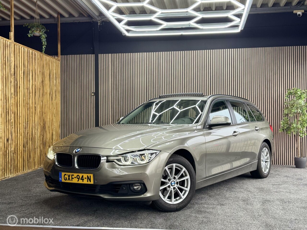 BMW 3-serie Touring - 318i Centennial Executive 318i Centennial Executive - AutoWereld.nl