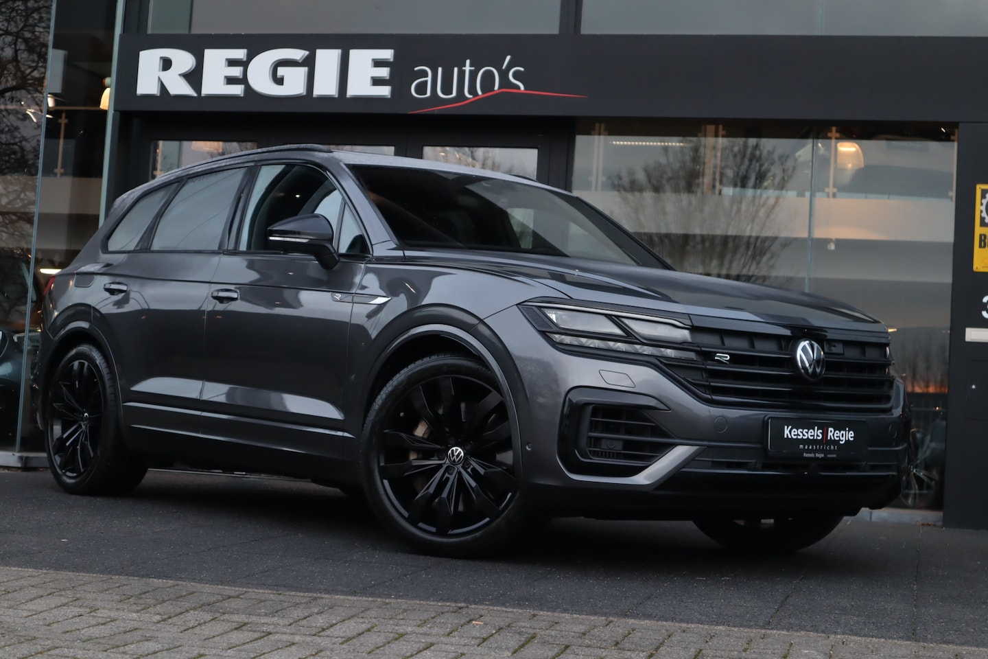 Volkswagen Touareg - 3.0 TSi eHybrid 4M R-Line Nightvision Dynaudio Luchtvering HuD Pano ACC El. Trekhaak - AutoWereld.nl