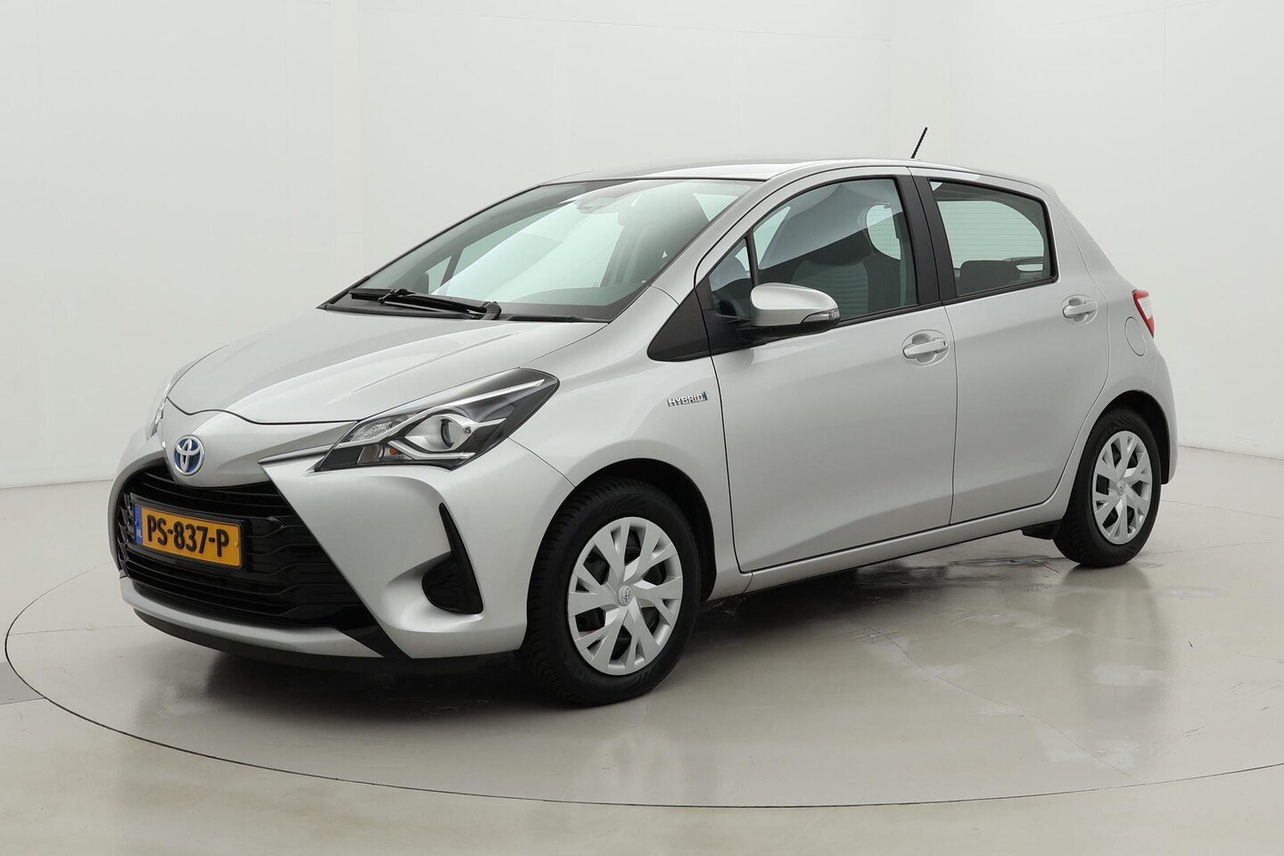 Toyota Yaris - 1.5 Hybrid Aspiration | Fietsensteun | Navigatie - AutoWereld.nl